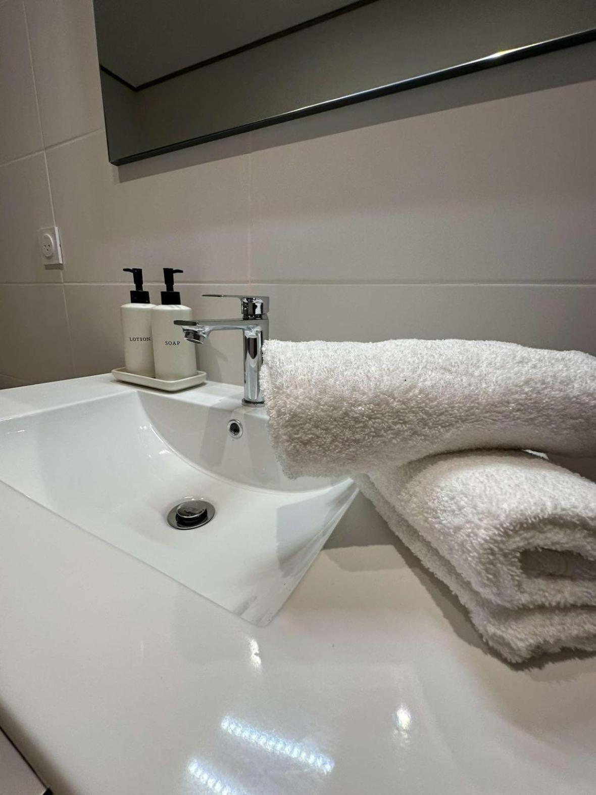 My Suite Bourgoin-Jallieu Bagian luar foto